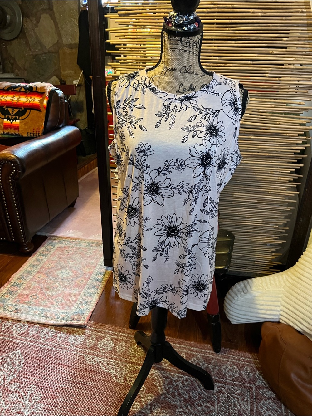 Women's Black & White Floral Sleeveless Tank Top